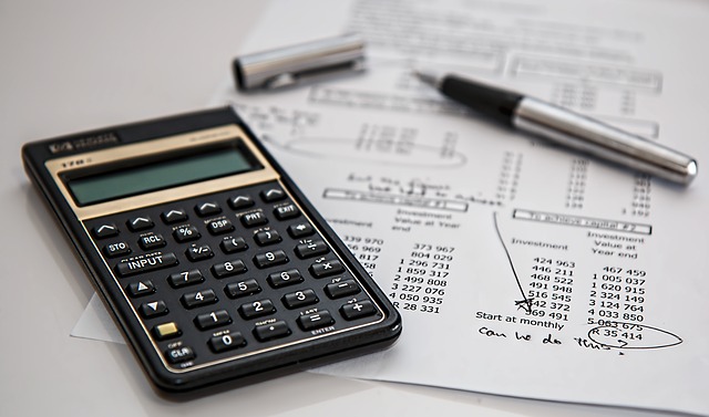 The practice tests that come with the best GMAT integrated reasoning books are accompanied by simple calculators, because you'll be able to use one on exam day.