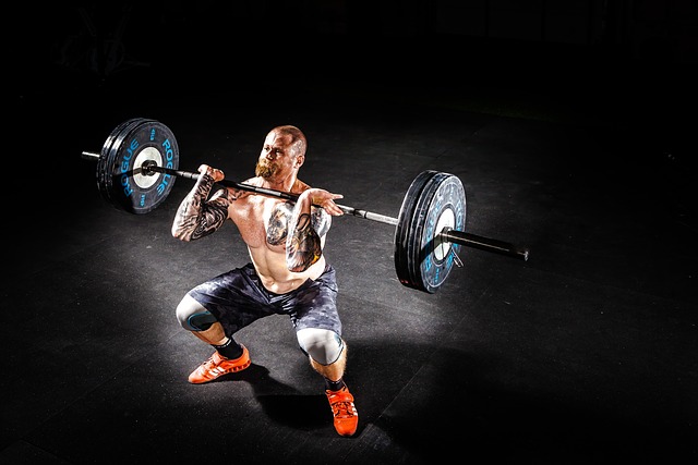 body_man_lifting_weights