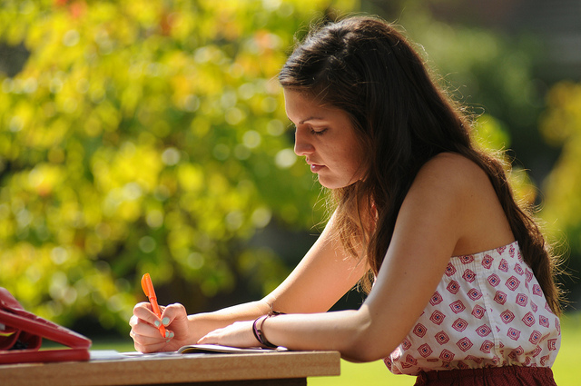 feature_woman_studying_outside